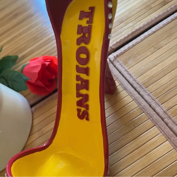 USC Shoe Bottle Holder - Picture 2 of 7